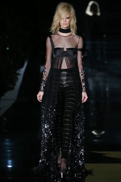 Look 32